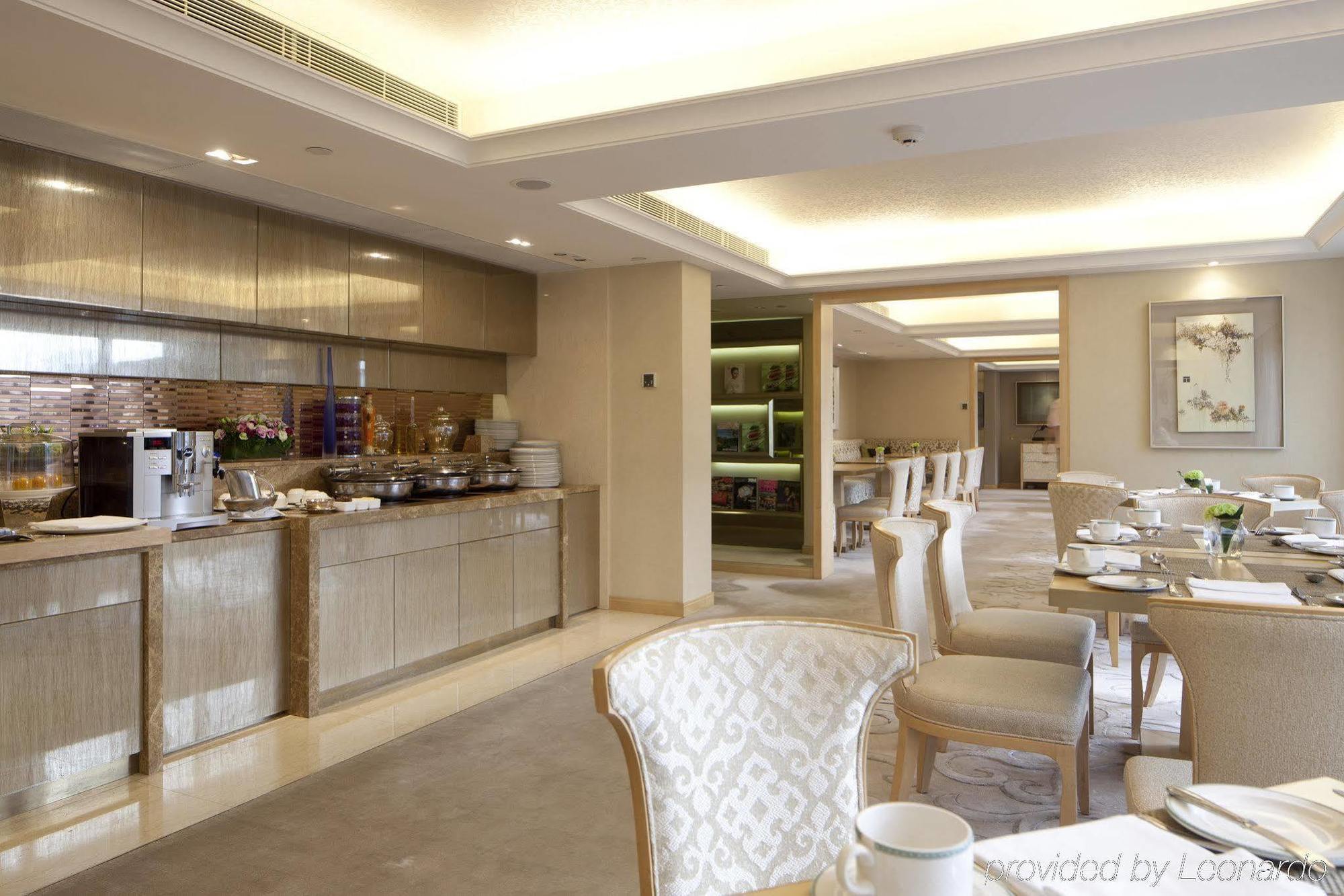 Khách sạn The Royal Garden 5*
